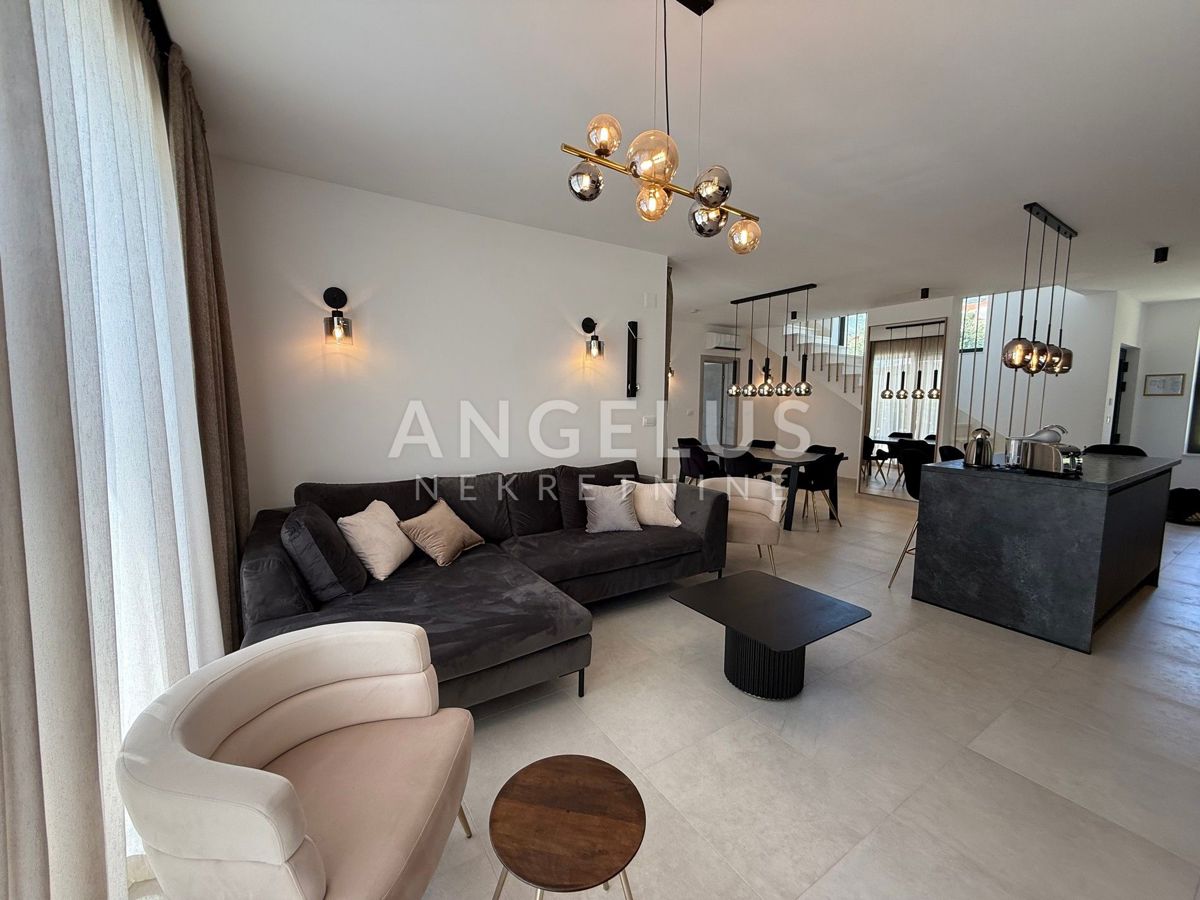 Kastela - novozgrajena luksuzna vila z bazenom, PRODAJA