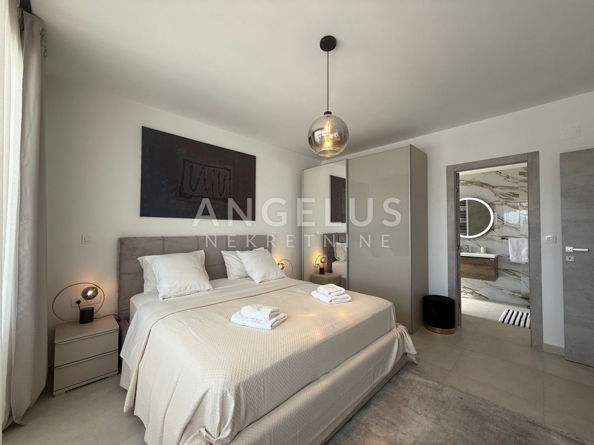 Kastela - novozgrajena luksuzna vila z bazenom, PRODAJA