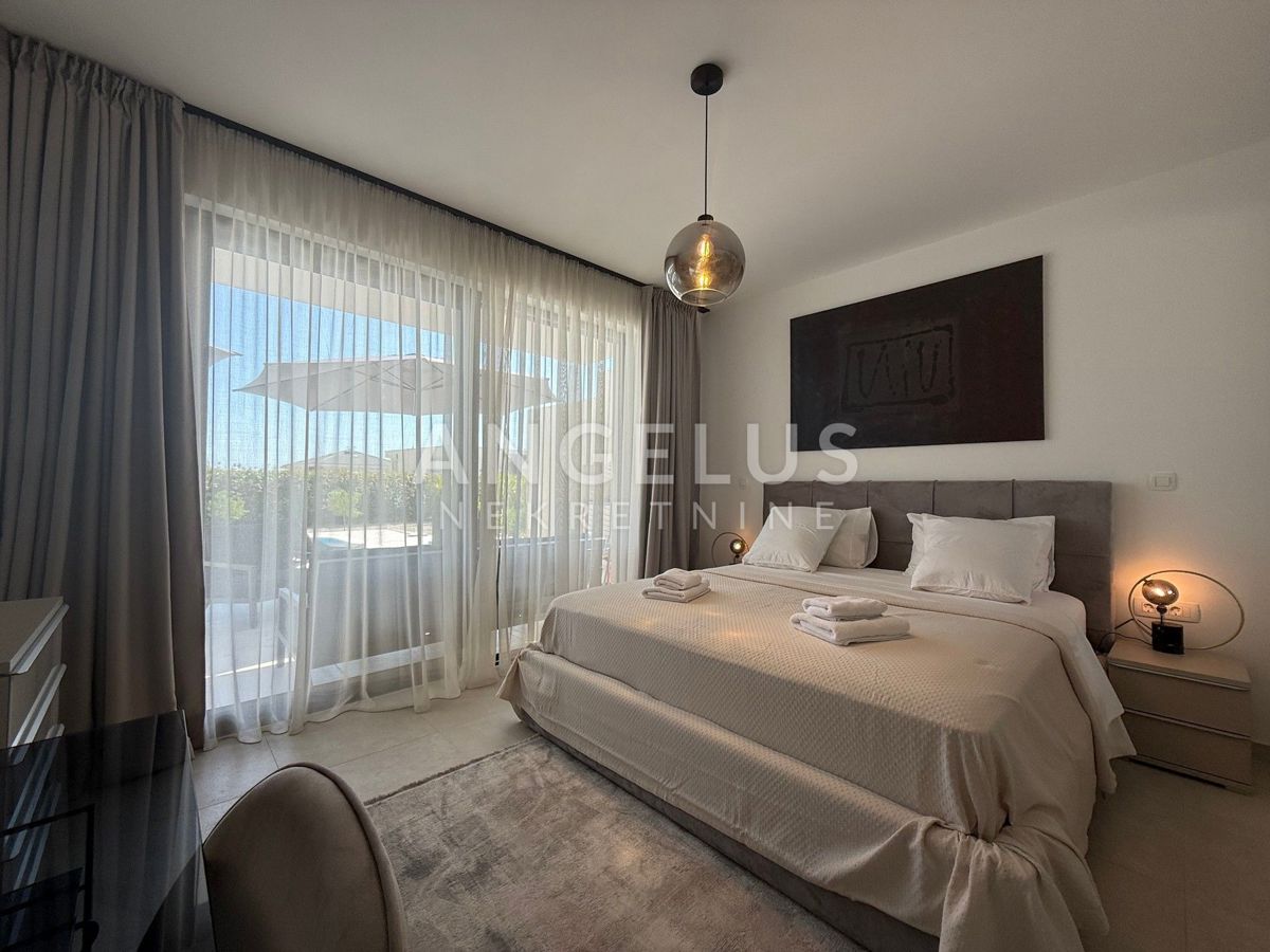 Kastela - novozgrajena luksuzna vila z bazenom, PRODAJA