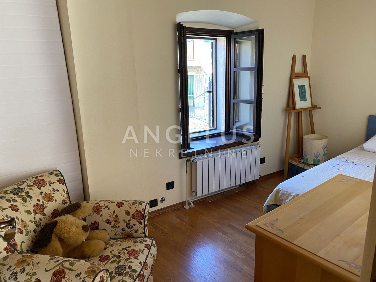 Hrvaška, Hvar, Jelsa - lepa kamnita hiša v centru blizu morja, 185 m2