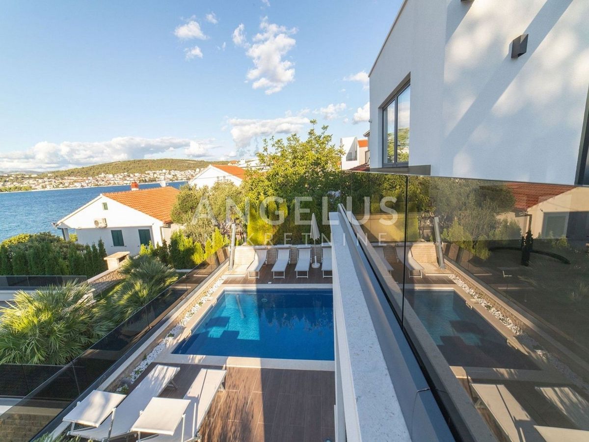 Hrvaška, Čiovo - vila ob morju z notranjim in zunanjim bazenom