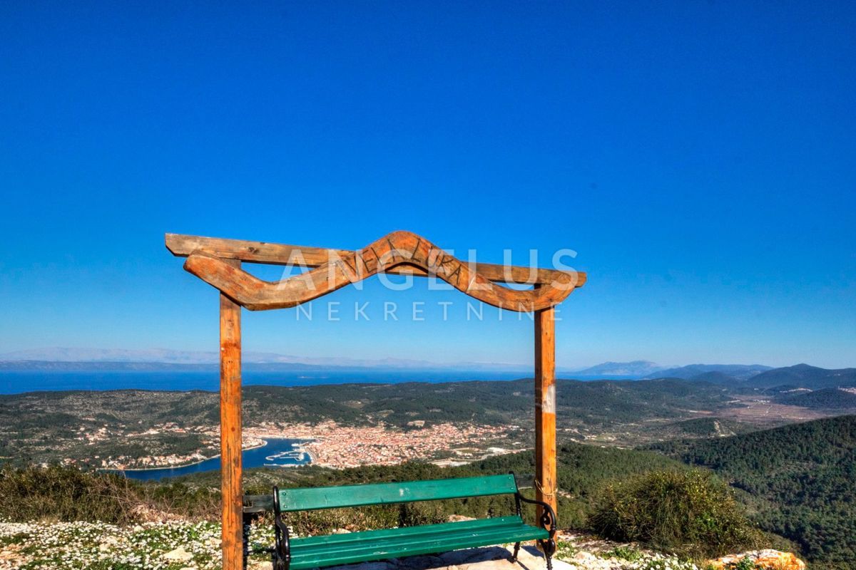 Korčula, Vela Luka – edinstvena nepremičnina ob obali, obdana z zelenjem – 7.000 m2 - PRODAJA