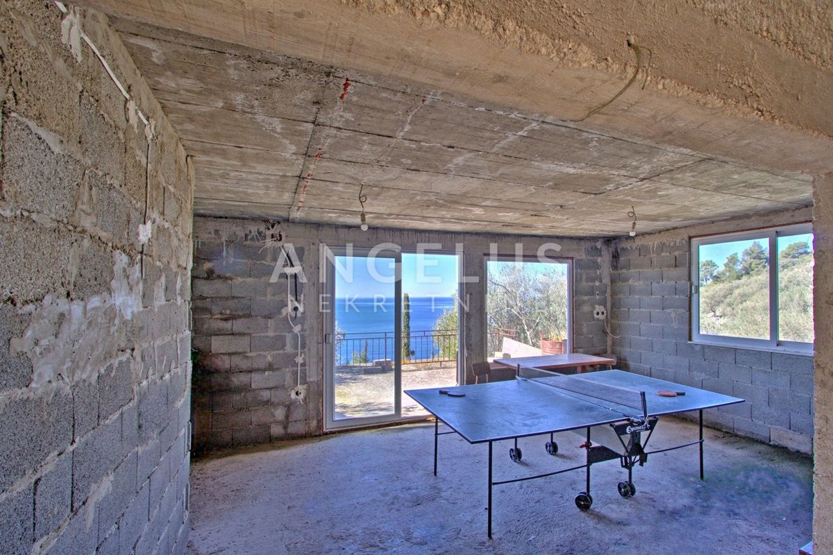 Korčula, Vela Luka – edinstvena nepremičnina ob obali, obdana z zelenjem – 7.000 m2 - PRODAJA