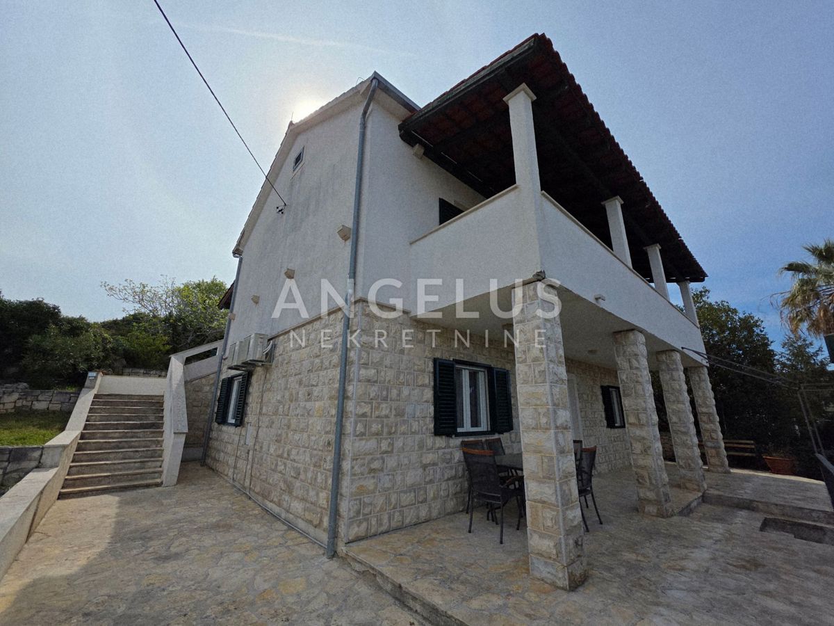 Bracč, Sutivan - hiša z odprtim pogledom na morje, PRODAMO