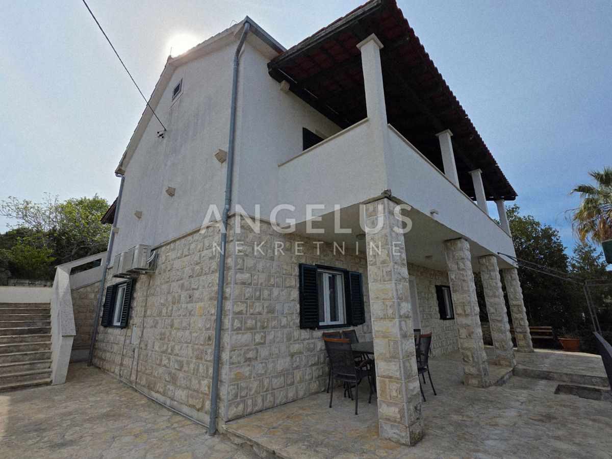 Bracč, Sutivan - hiša z odprtim pogledom na morje, PRODAMO