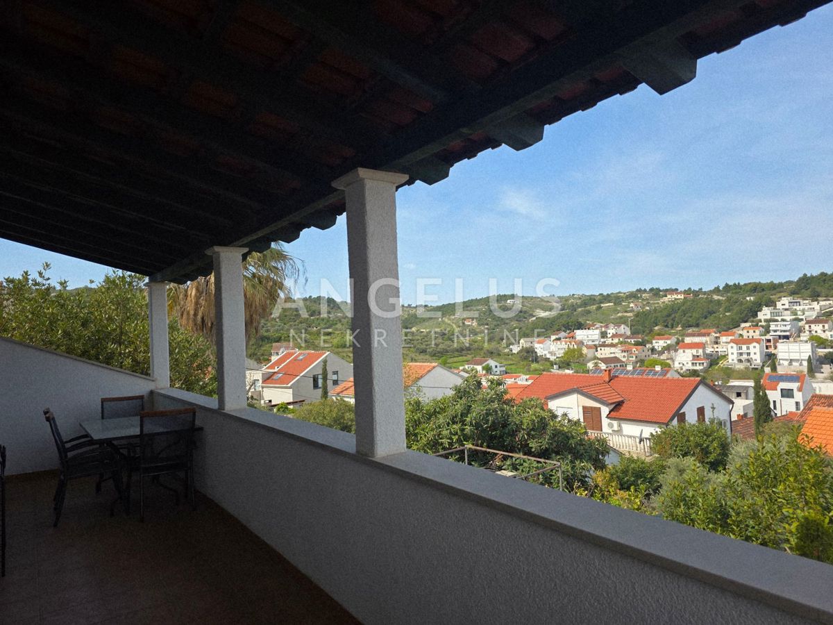 Bracč, Sutivan - hiša z odprtim pogledom na morje, PRODAMO