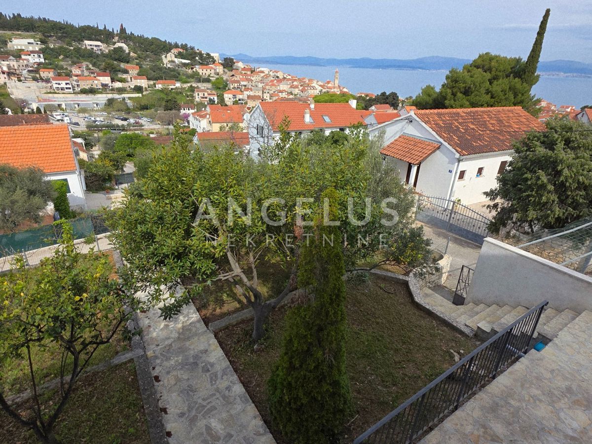 Bracč, Sutivan - hiša z odprtim pogledom na morje, PRODAMO