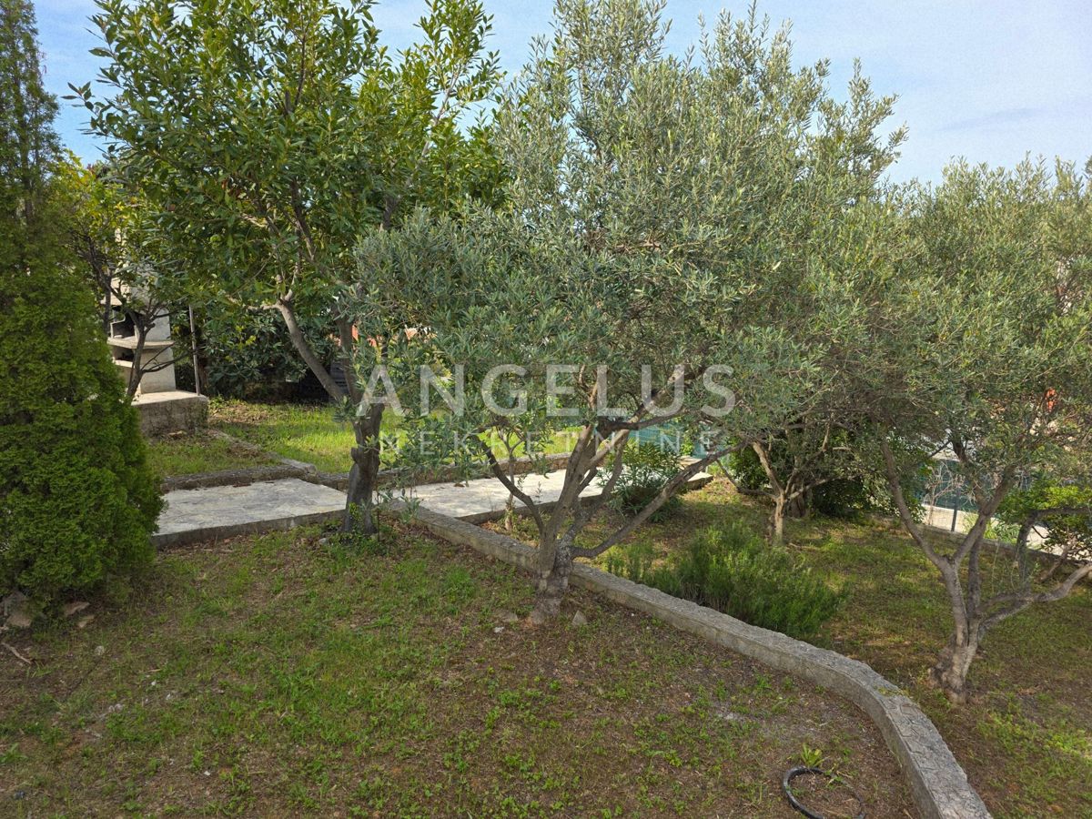 Bracč, Sutivan - hiša z odprtim pogledom na morje, PRODAMO