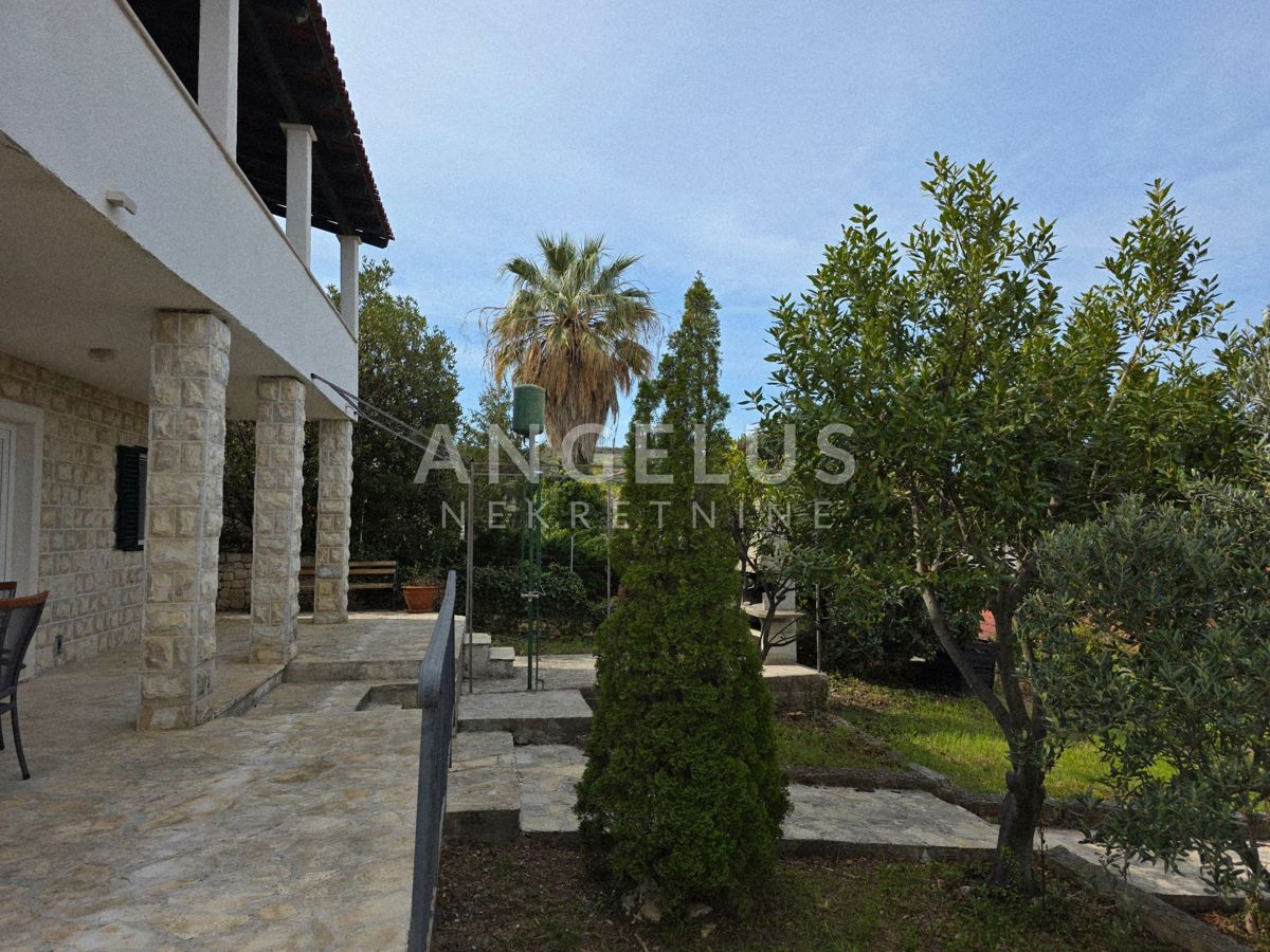 Bracč, Sutivan - hiša z odprtim pogledom na morje, PRODAMO