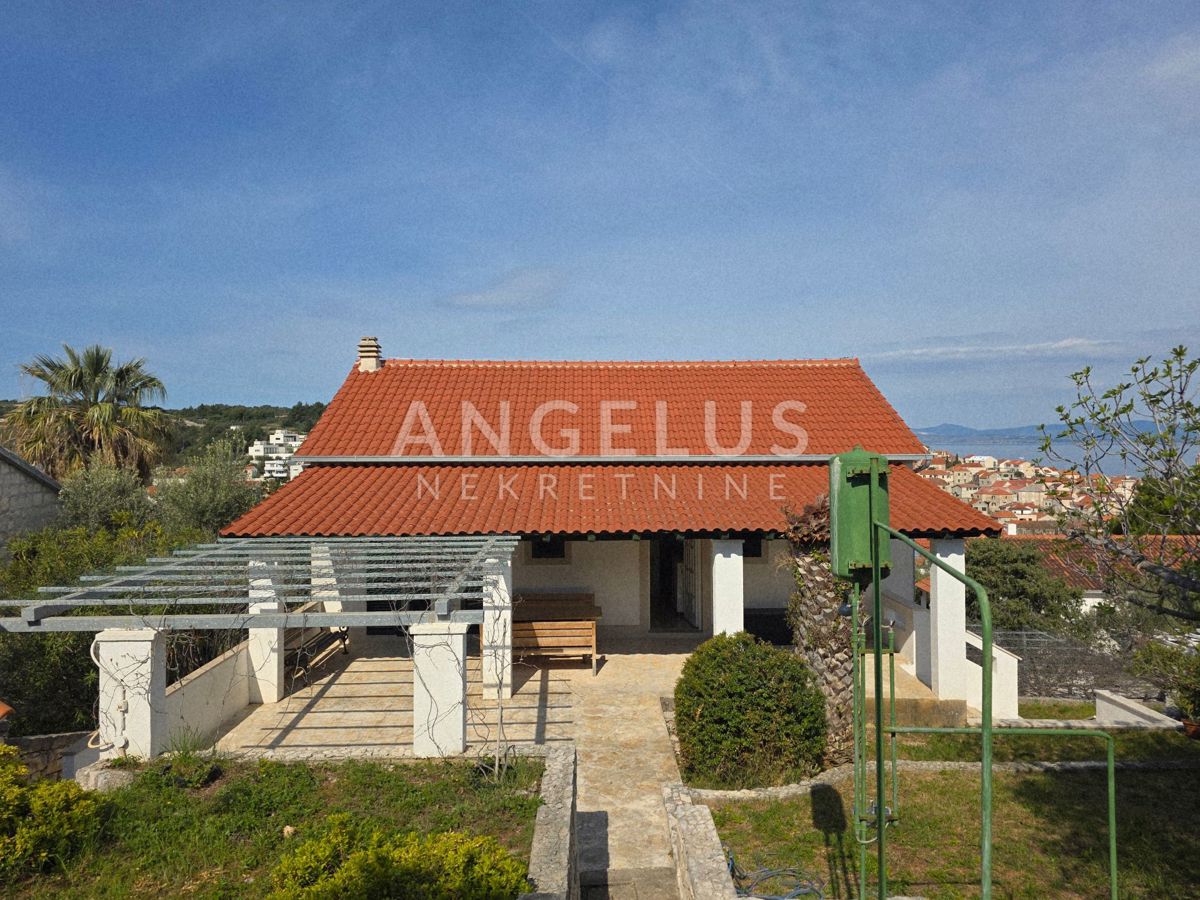 Bracč, Sutivan - hiša z odprtim pogledom na morje, PRODAMO