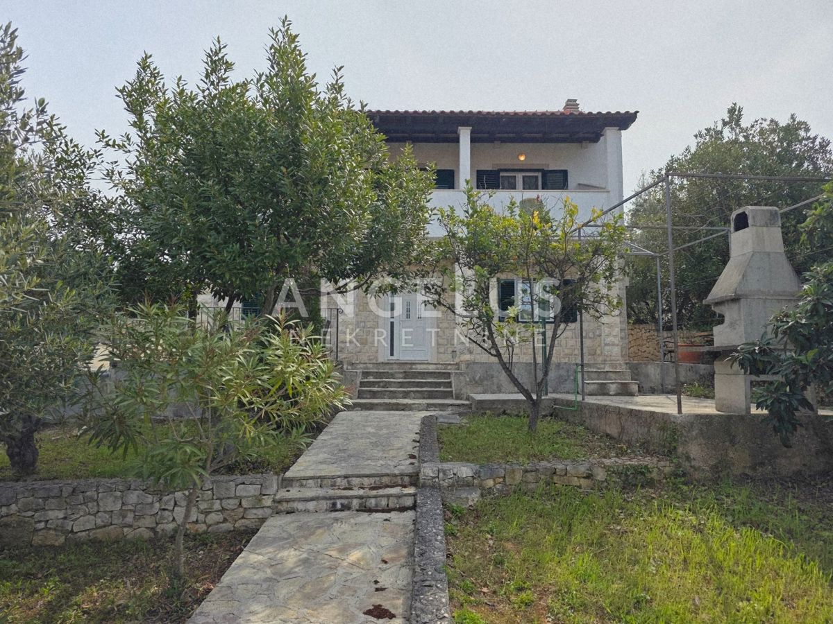 Bracč, Sutivan - hiša z odprtim pogledom na morje, PRODAMO