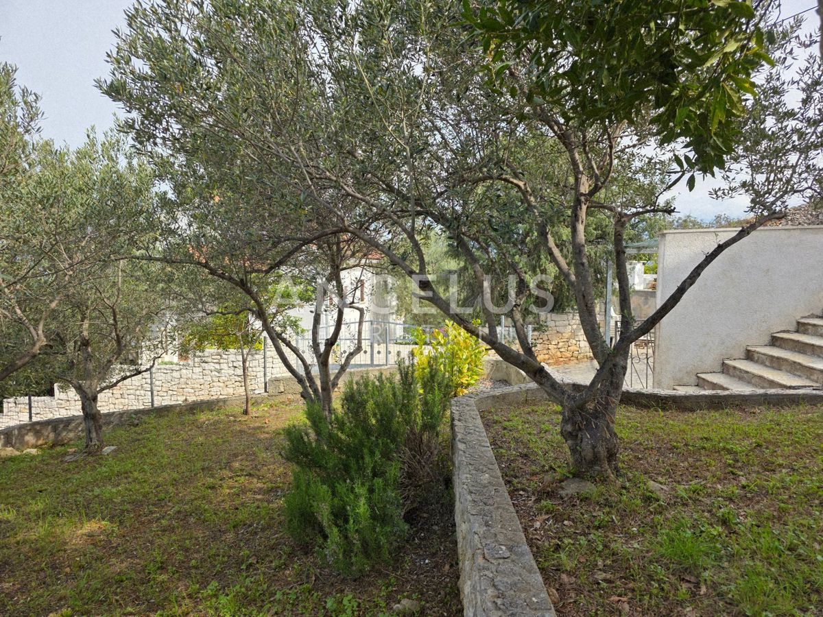 Bracč, Sutivan - hiša z odprtim pogledom na morje, PRODAMO