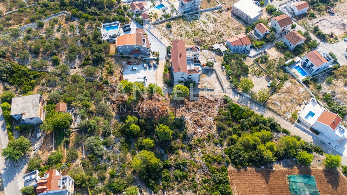 Marina blizu Trogirja-grad. zemljišče blizu morja, PRODAJ