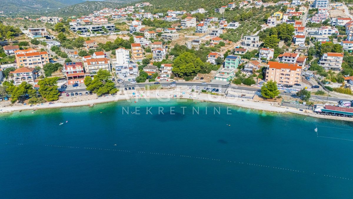 Marina blizu Trogirja-grad. zemljišče blizu morja, PRODAJ