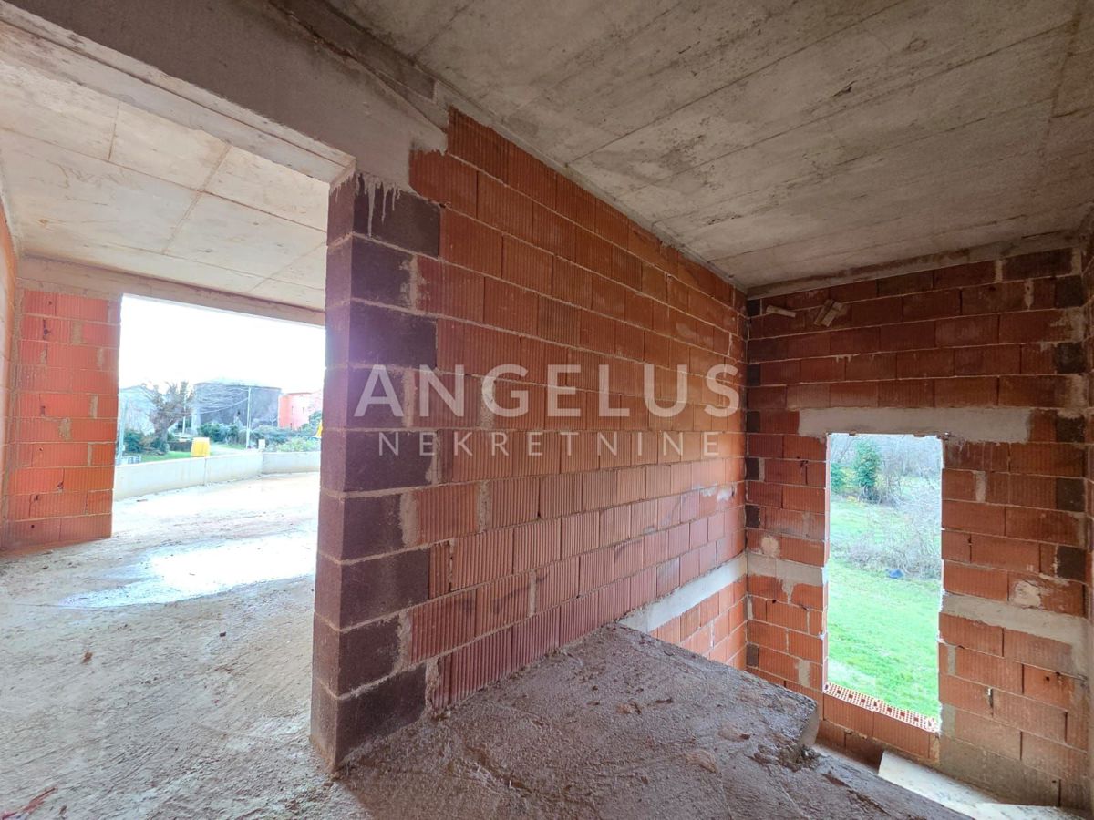 Istra, Barban - Nedokončana vila z bazenom, 174m2, naprodaj!