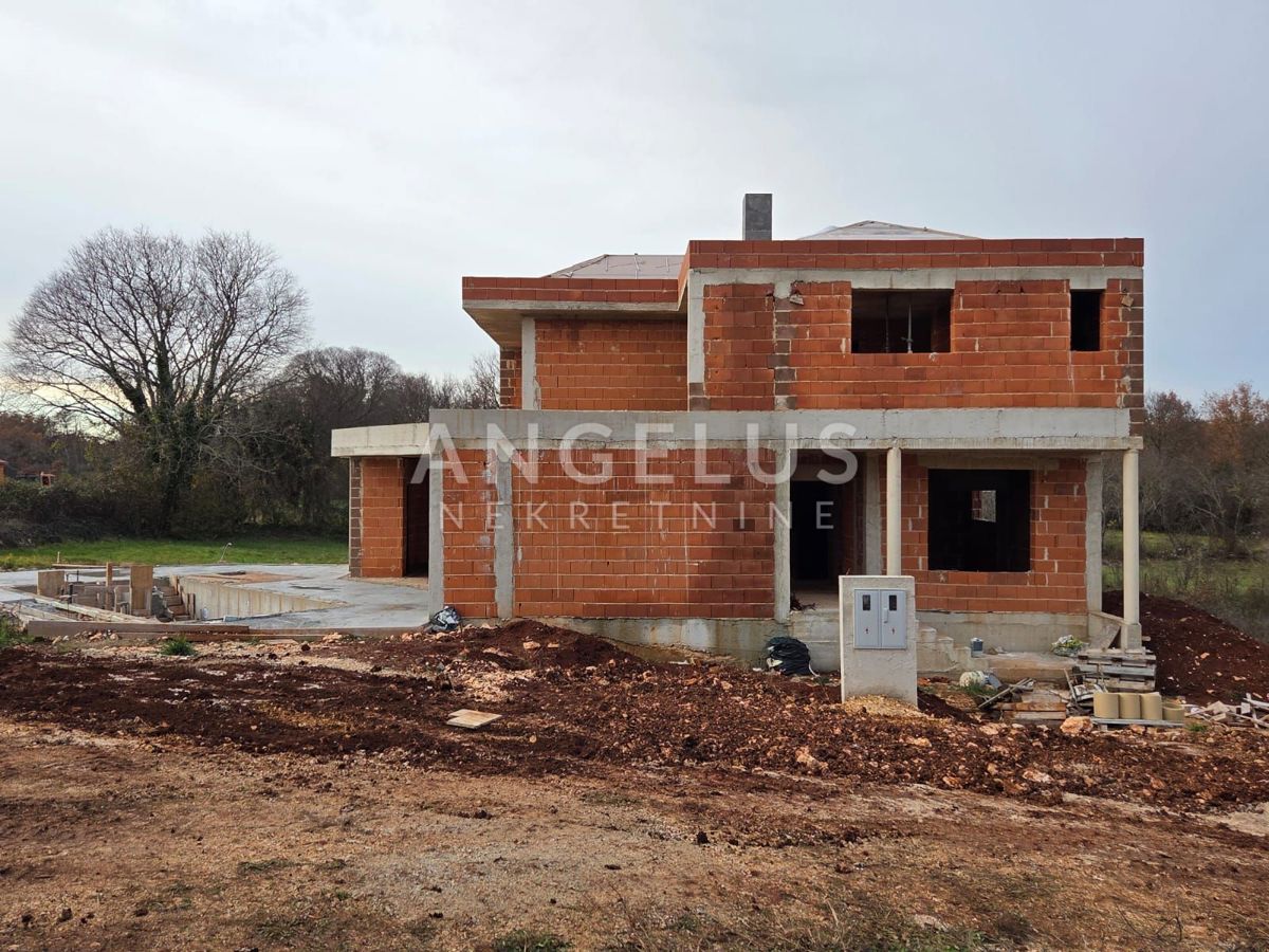 Istra, Barban - Nedokončana vila z bazenom, 174m2, naprodaj!