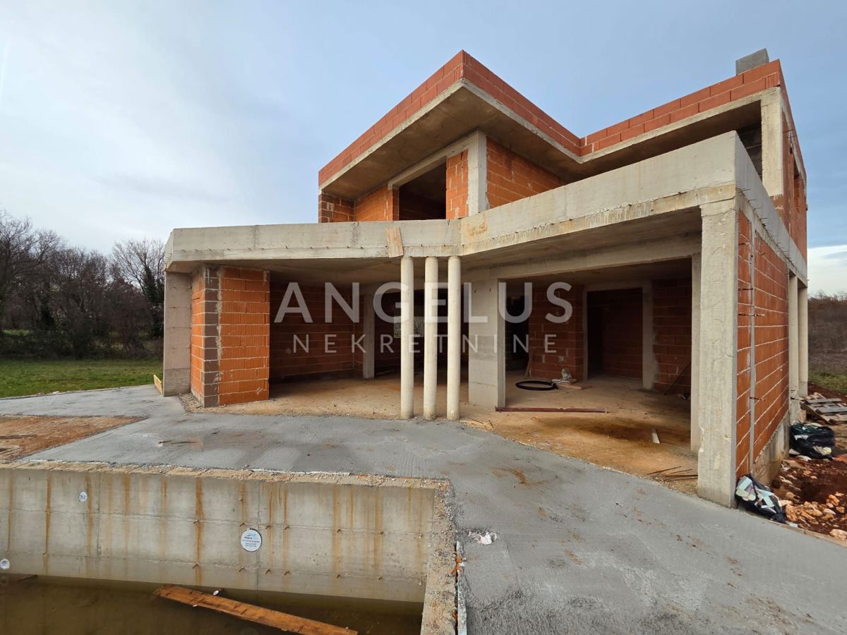 Istra, Barban - Nedokončana vila z bazenom, 174m2, naprodaj!