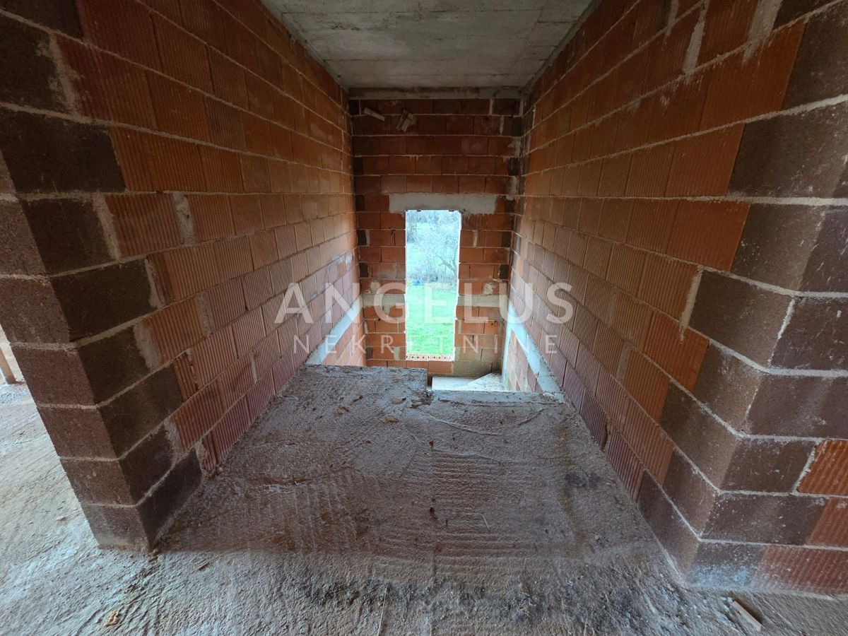 Istra, Barban - Nedokončana vila z bazenom, 174m2, naprodaj!