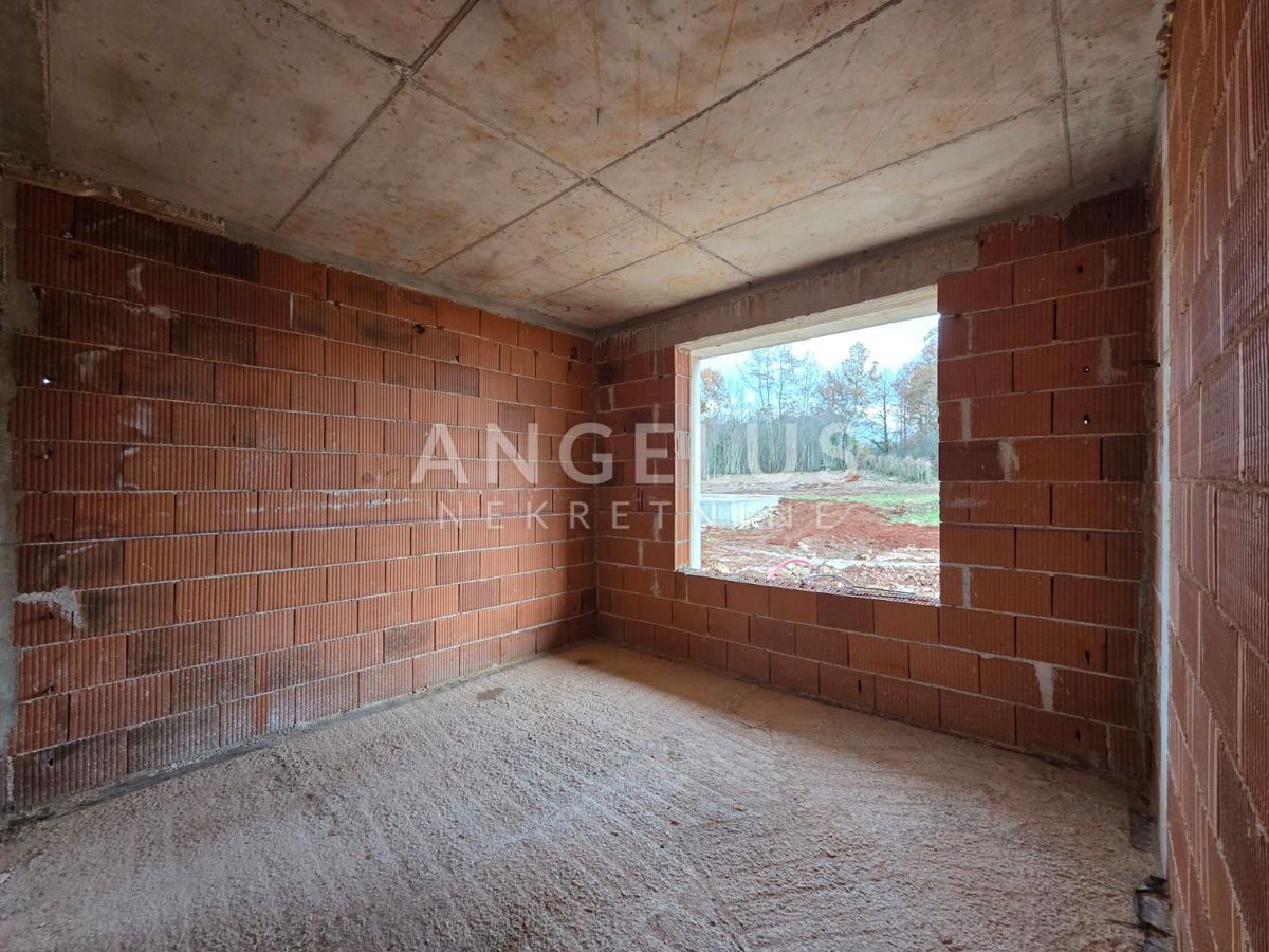 Istra, Barban - Nedokončana vila z bazenom, 174m2, naprodaj!