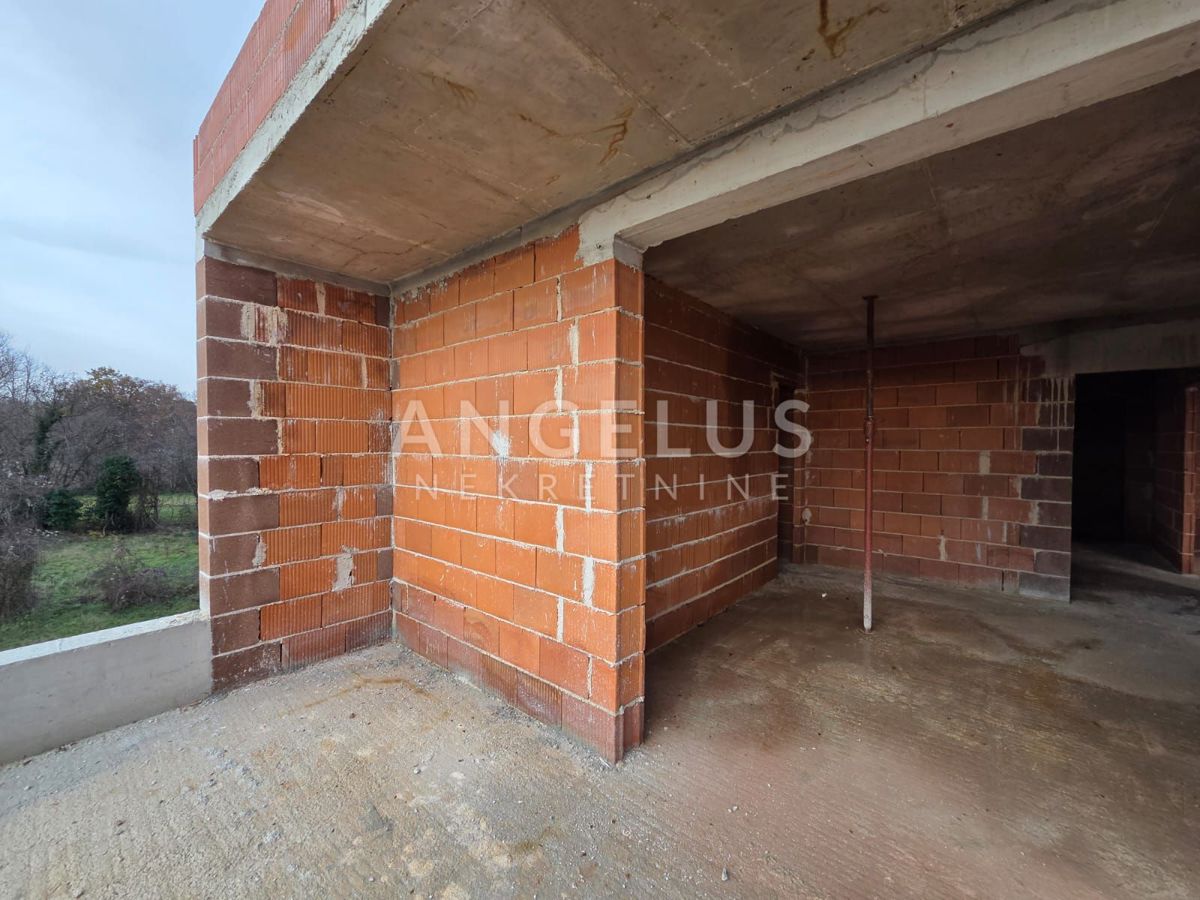 Istra, Barban - Nedokončana vila z bazenom, 174m2, naprodaj!