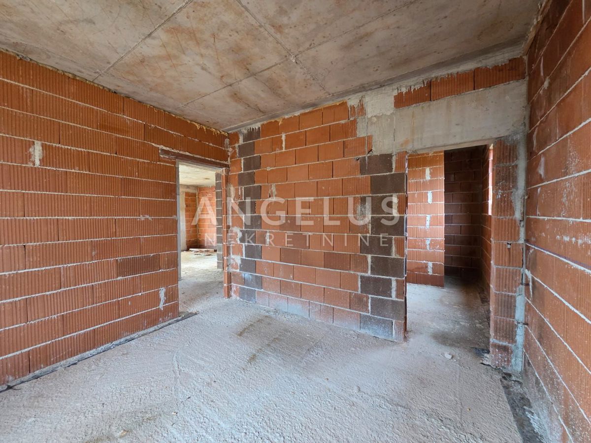 Istra, Barban - Nedokončana vila z bazenom, 174m2, naprodaj!