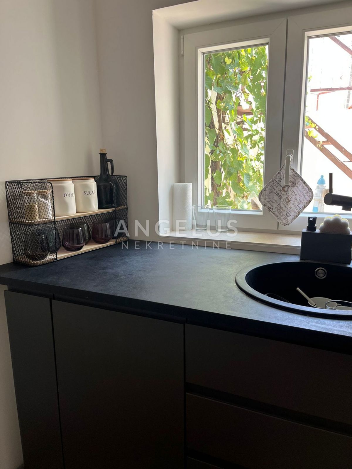 Slatine - hiša in stanovanje NAPRODAJ