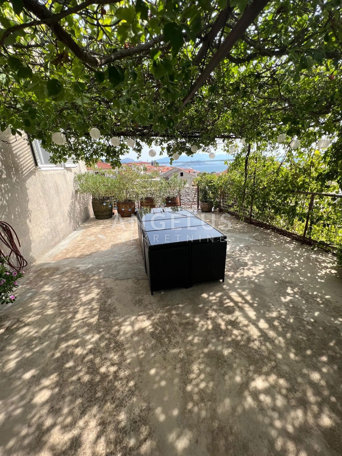 Slatine - hiša in stanovanje NAPRODAJ