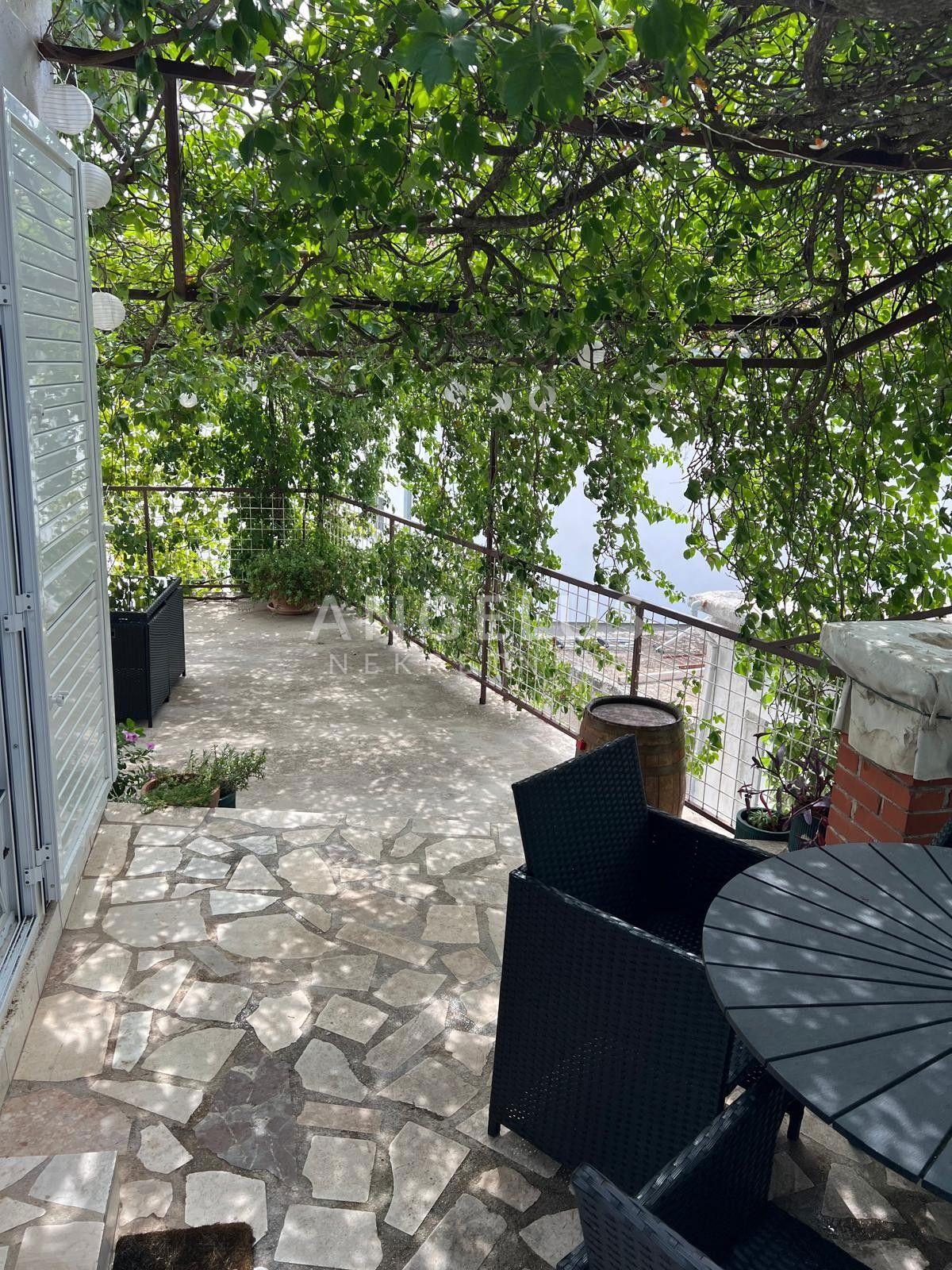 Slatine - hiša in stanovanje NAPRODAJ