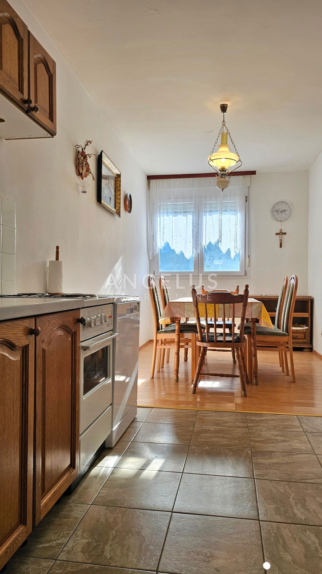 Split - prostorno dvosobno stanovanje, 72 m2, PRODAJA