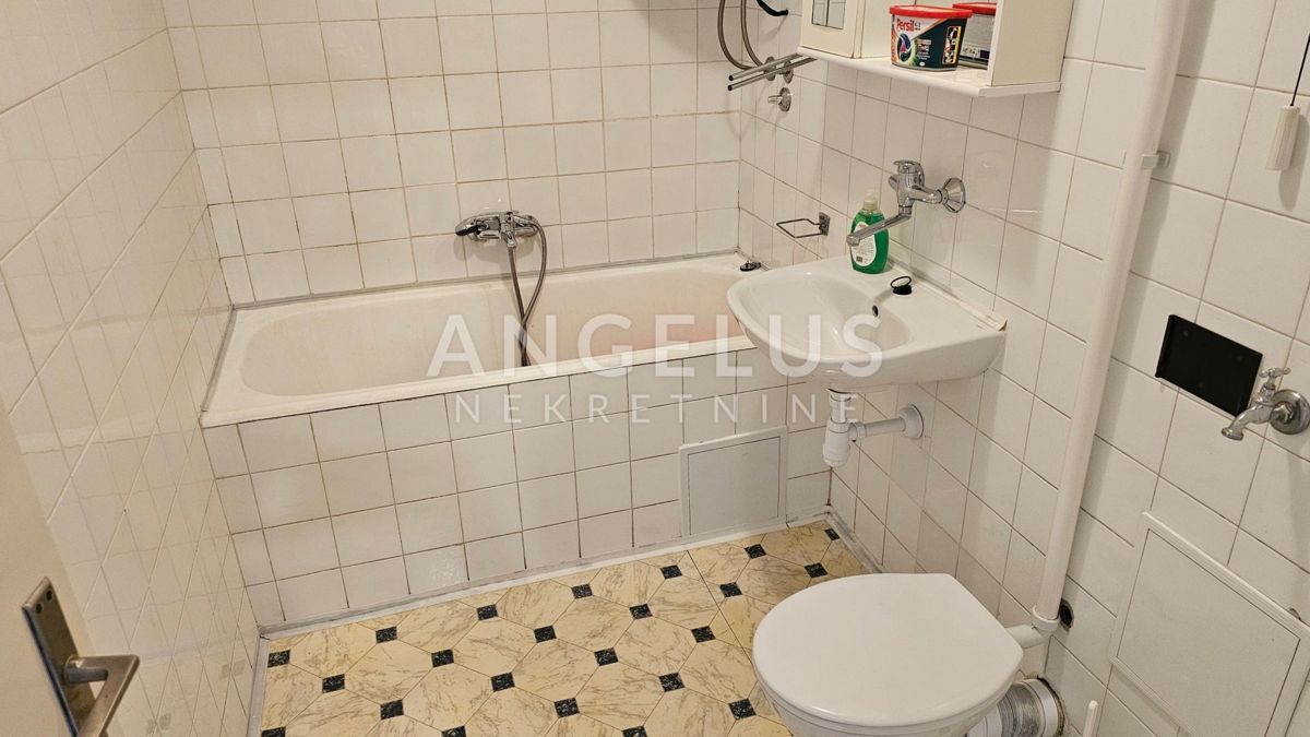 Split - prostorno dvosobno stanovanje, 72 m2, PRODAJA