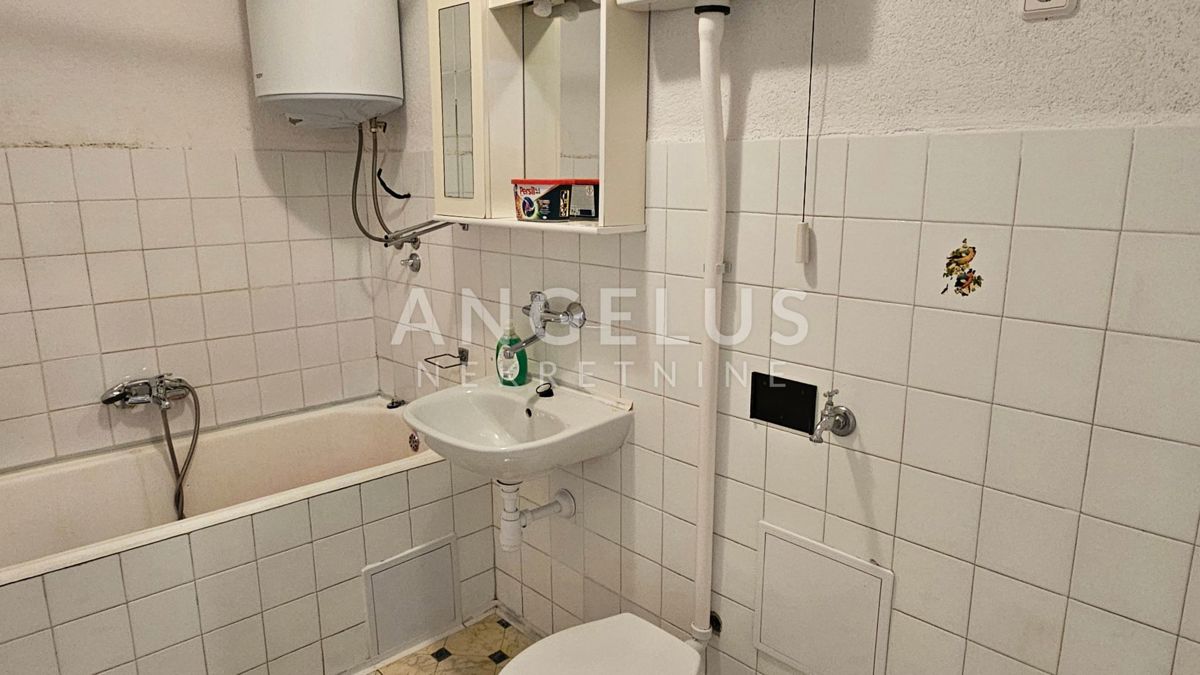 Split - prostorno dvosobno stanovanje, 72 m2, PRODAJA