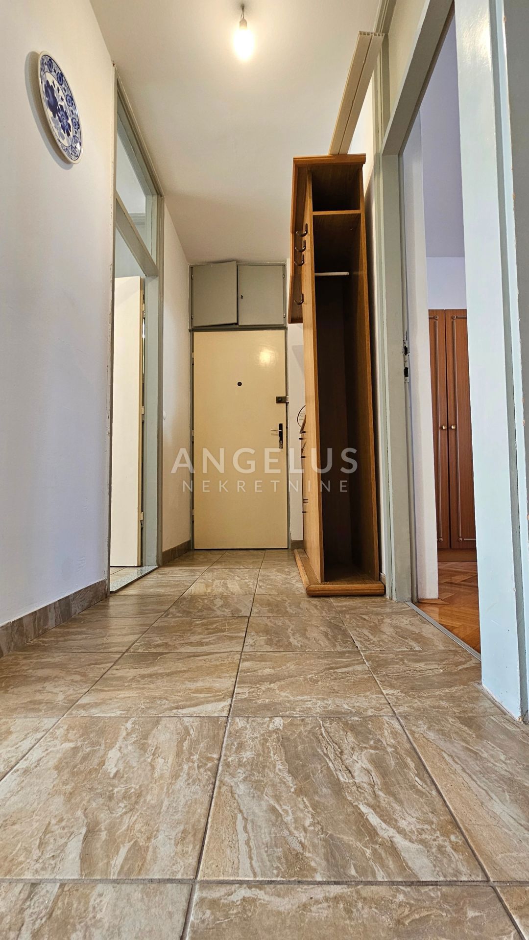 Split - prostorno dvosobno stanovanje, 72 m2, PRODAJA