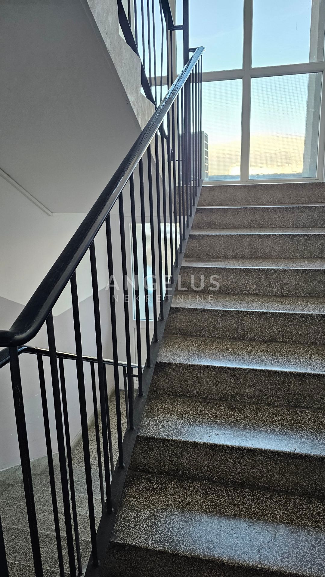 Split - prostorno dvosobno stanovanje, 72 m2, PRODAJA