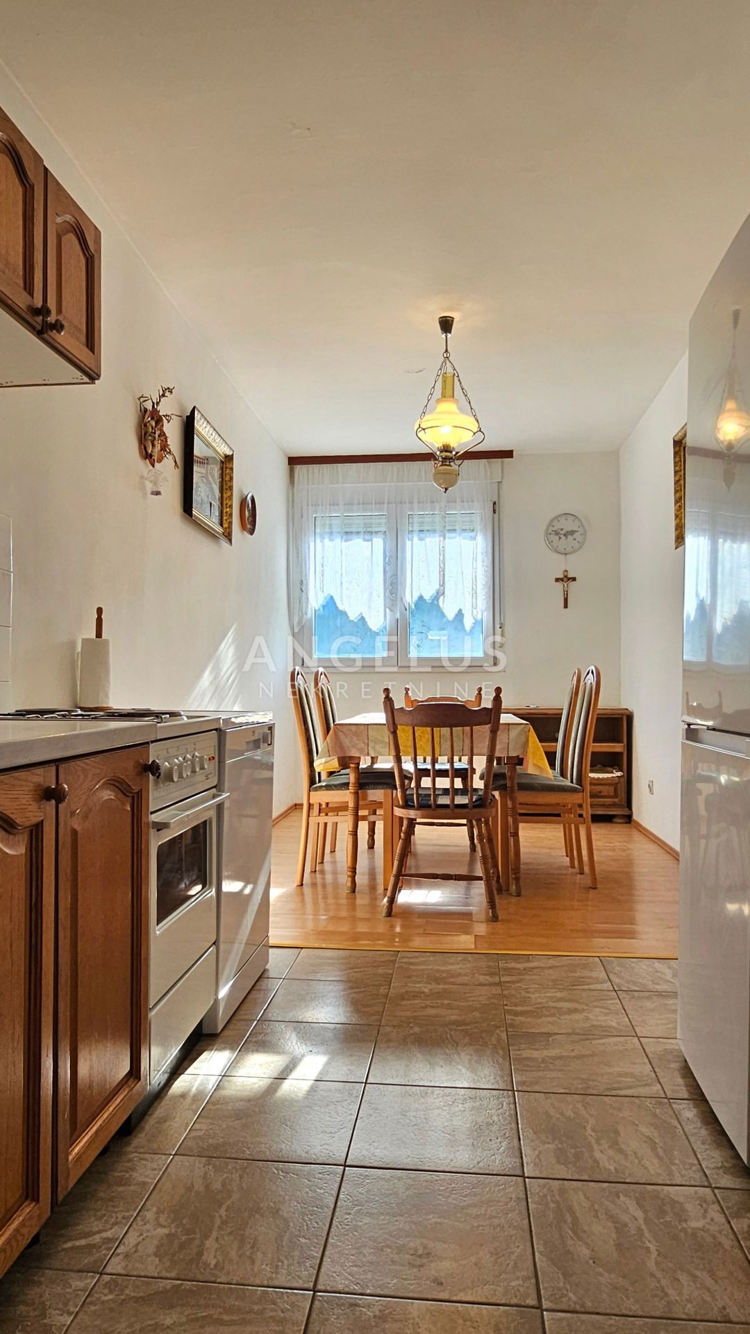 Split - prostorno dvosobno stanovanje, 72 m2, PRODAJA