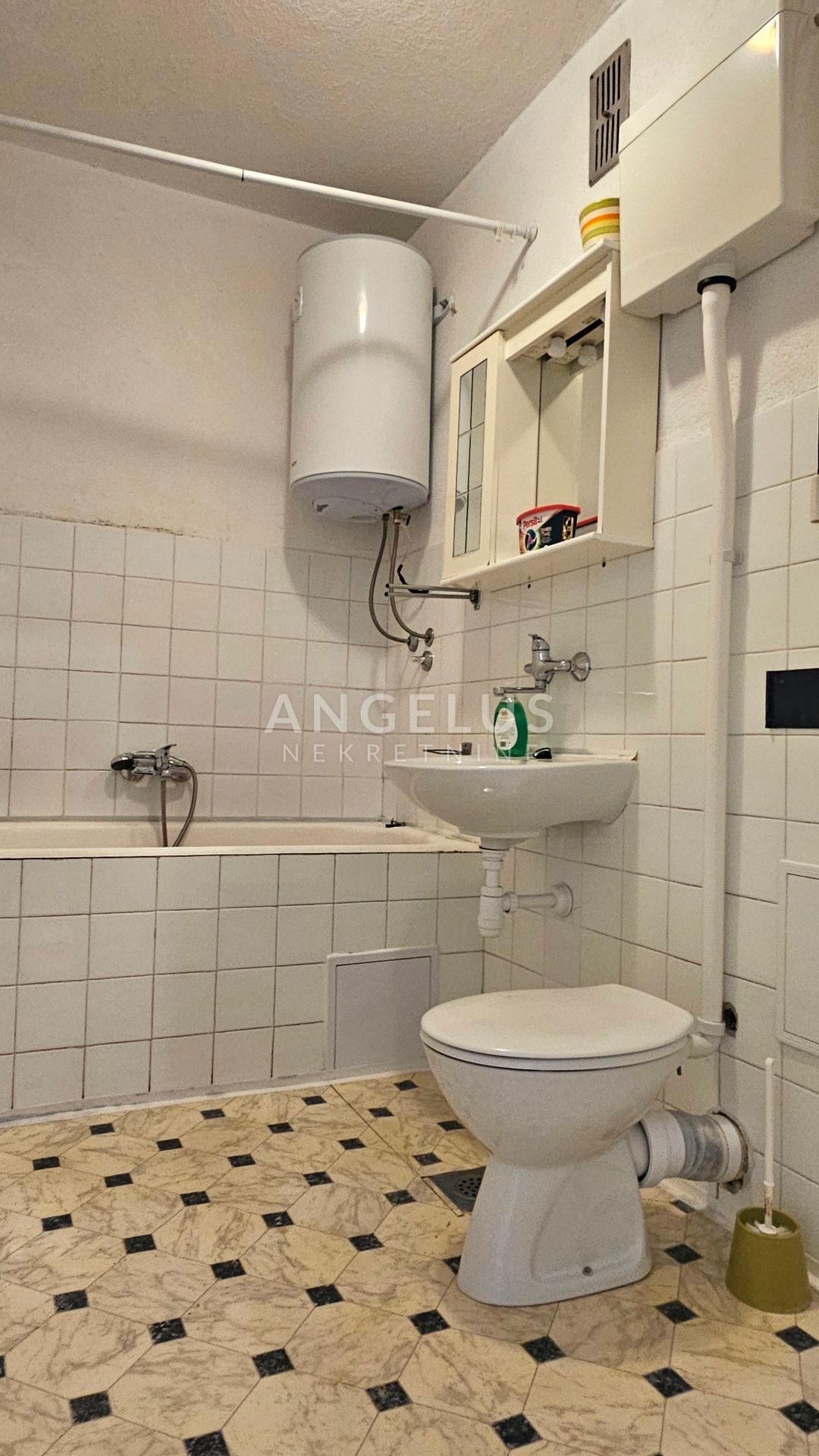 Split - prostorno dvosobno stanovanje, 72 m2, PRODAJA