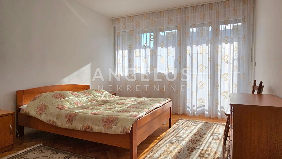 Split - prostorno dvosobno stanovanje, 72 m2, PRODAJA