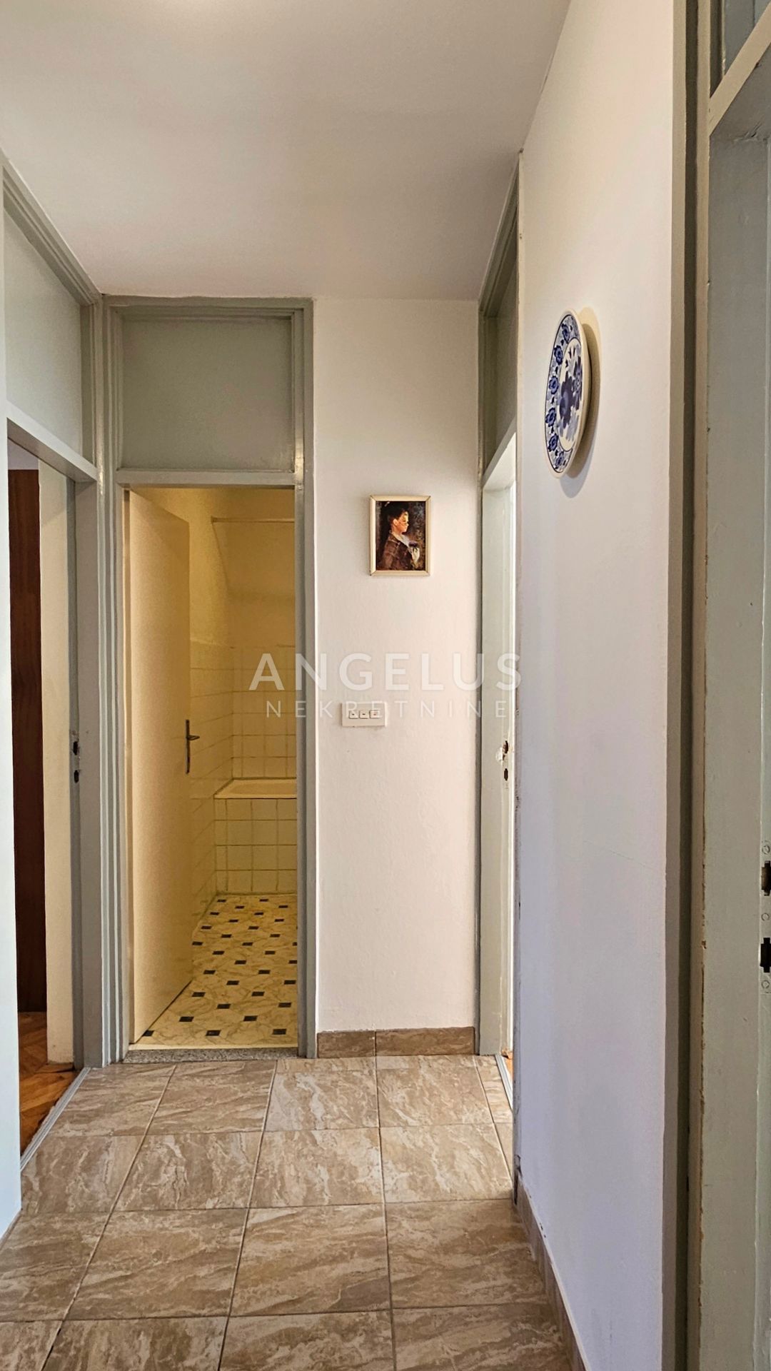 Split - prostorno dvosobno stanovanje, 72 m2, PRODAJA