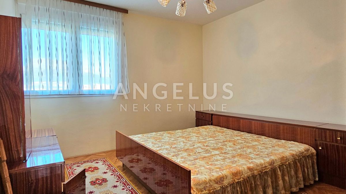 Split - prostorno dvosobno stanovanje, 72 m2, PRODAJA