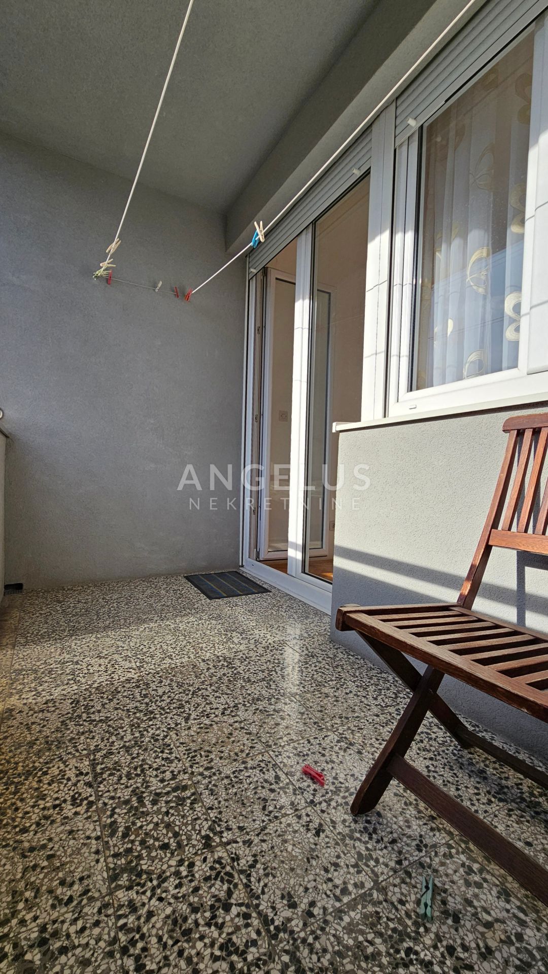 Split - prostorno dvosobno stanovanje, 72 m2, PRODAJA