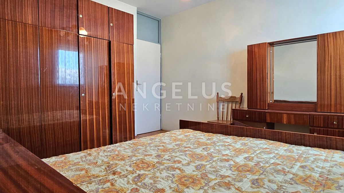 Split - prostorno dvosobno stanovanje, 72 m2, PRODAJA