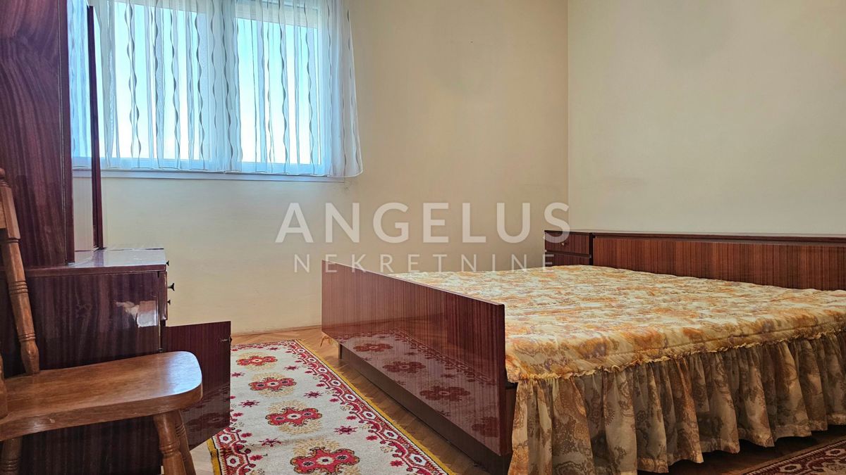 Split - prostorno dvosobno stanovanje, 72 m2, PRODAJA