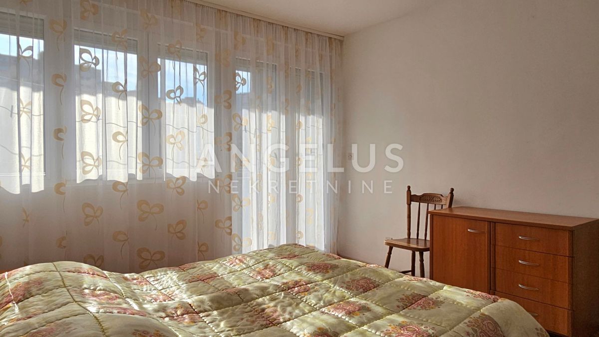 Split - prostorno dvosobno stanovanje, 72 m2, PRODAJA