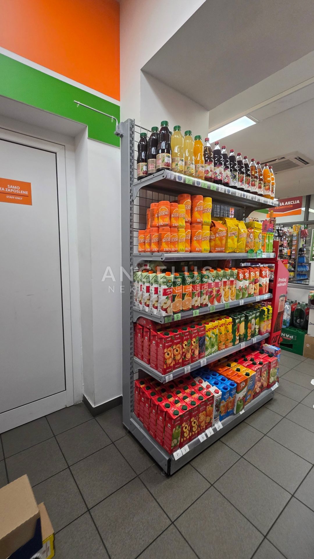 Split, Bol - ulični poslovni prostori NAPRODAJ