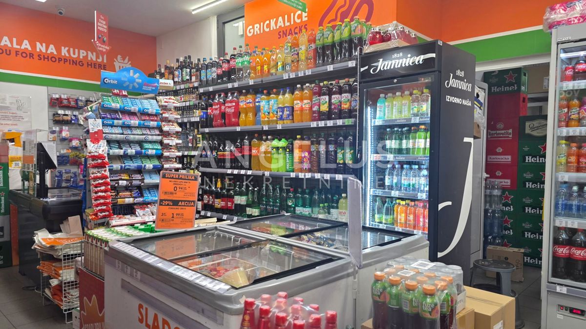 Split, Bol - ulični poslovni prostori NAPRODAJ