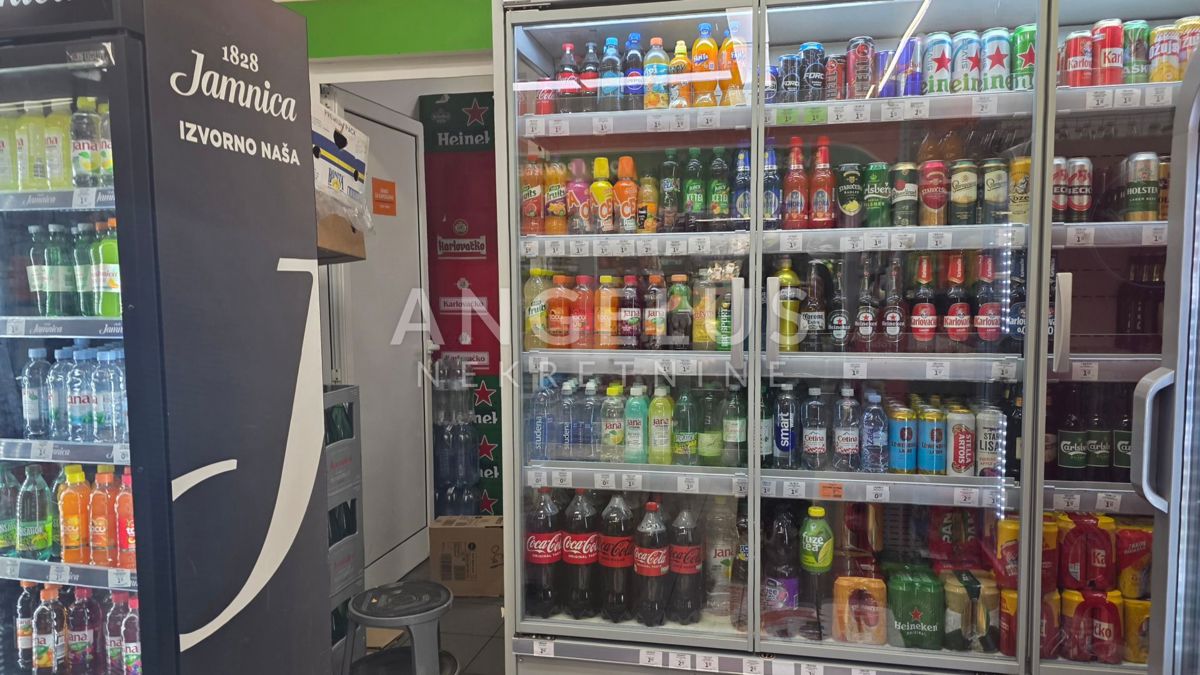 Split, Bol - ulični poslovni prostori NAPRODAJ