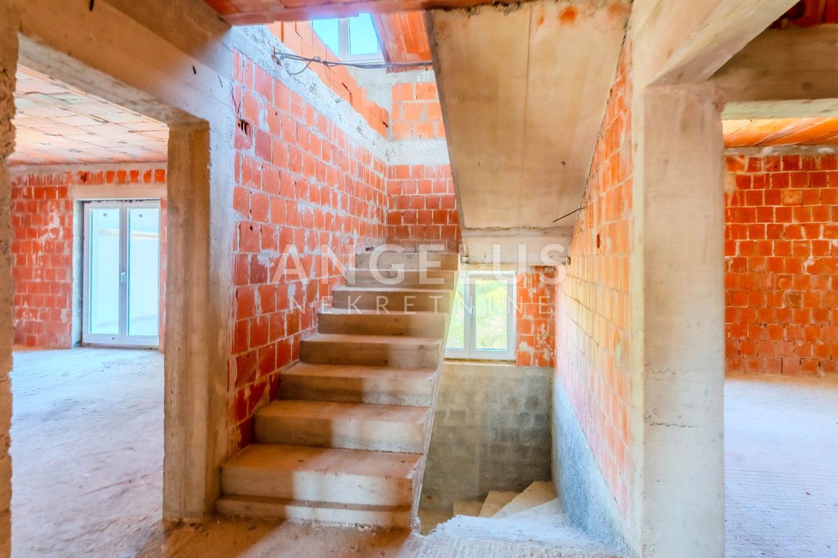 Lumbarda, otok Korčula - polsamostojna hiša 360 m² v fazi Rohbau s pogledom na morje - PRODAJA