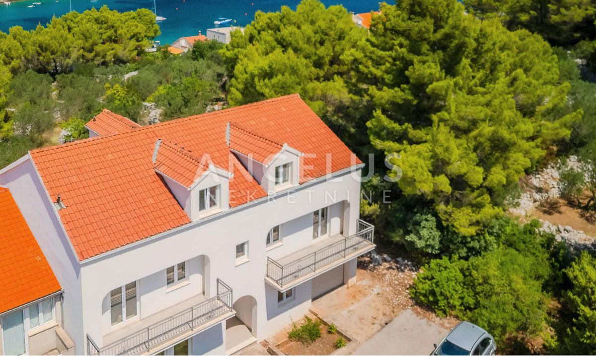 Lumbarda, otok Korčula - polsamostojna hiša 360 m² v fazi Rohbau s pogledom na morje - PRODAJA