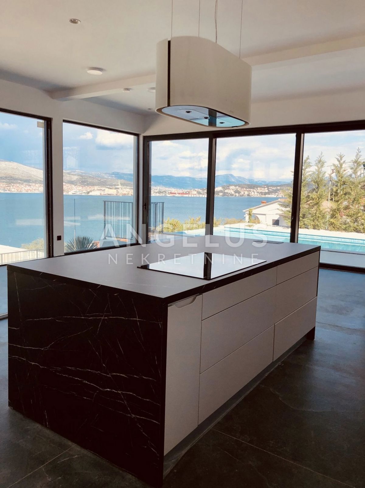 Otok Čiovo - luksuzna vila z odprtim pogledom na morje, 315 m2