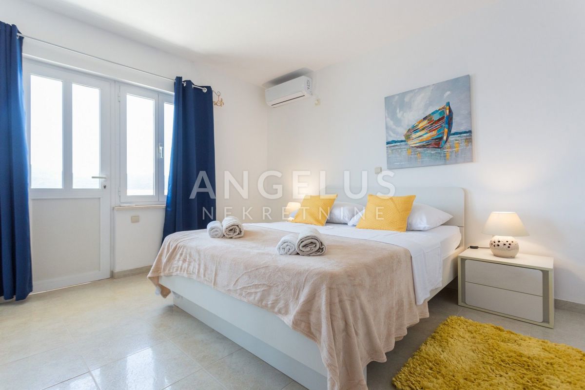 Hrvaška, Dubrovniško primorje, parcela ob morju z dvema hišama - posebna lokacija - 214 m2