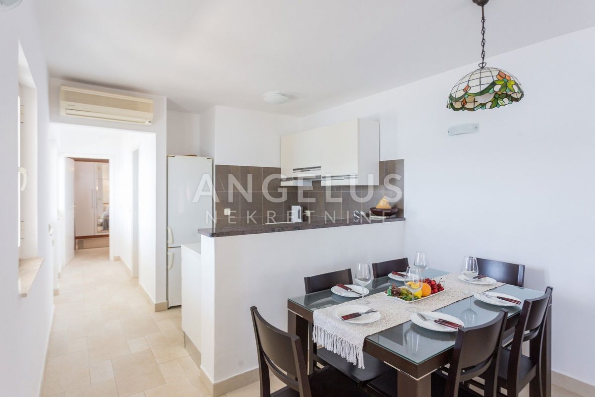 Hrvaška, Dubrovniško primorje, parcela ob morju z dvema hišama - posebna lokacija - 214 m2
